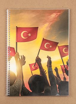 Bookinzi Okul Defteri - 80gr. A4 Spiralli - Bayrak Sevgisi