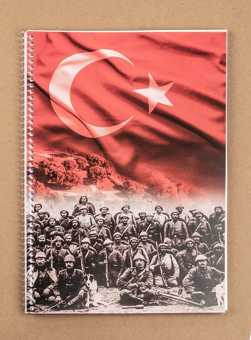 Bookinzi Okul Defteri - 80gr. A4 Spiralli - Çanakkale Zaferi Geri Dönmeyi Düşünmediler