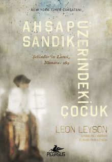 Ahşap Sandık Üzerindeki Çocuk 