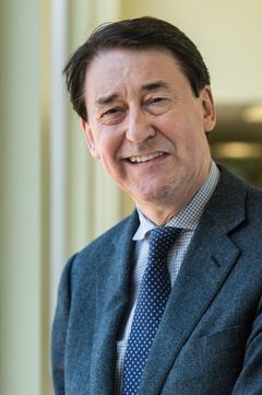  Robert Bernasconi