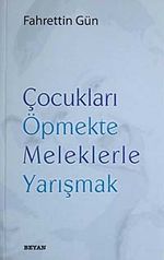 Çocukları Öpmekte Meleklerle Yarışmak