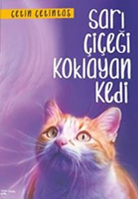 Sarı Çiçeği Koklayan Kedi