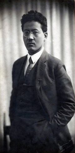  Turar Rıskulov