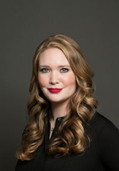  Sarah J. Maas