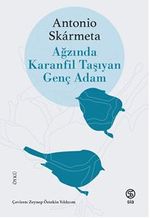 Ağzında Karanfil Taşıyan Genç Adam 
