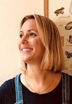 Lucy Morris