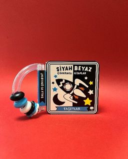 Siyah Beyaz Çıngıraklı Kitaplar & Taşıtlar