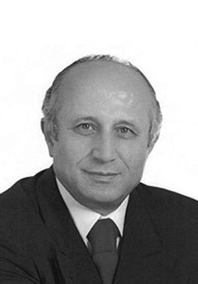 Yaşar Nuri Öztürk portre fotoğrafı