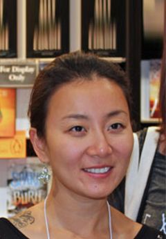  Marie Lu