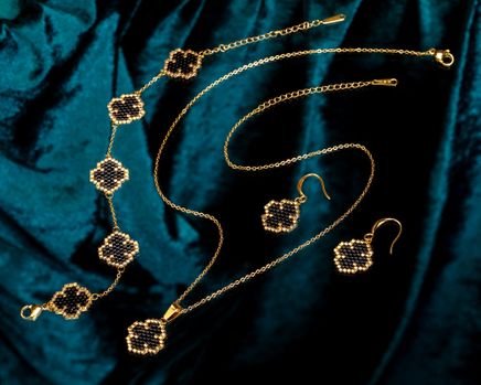 Yonca Siyah Bileklik, Kolye, Küpe (Miyuki 528)