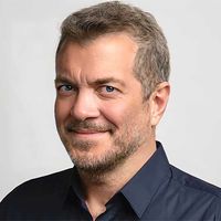 Varol Yaşaroğlu