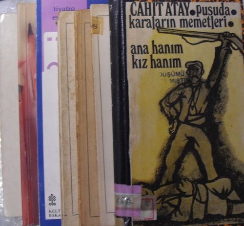 7 Tiyatro Kitabı - 2 / Pusuda, Julius Caesar, Akın, Köşebaşı, Clavigo-Kardeşler, Carmagnola Kontu, Andromak (6-C-21)