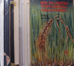 7 Tiyatro Kitabı - 3 / Bir Ölümün Toplumsal Anatomisi, Epidicus, Bizans, Bir Bardak Su, Şakacı, Kahraman, Kafatası (3-E-18)