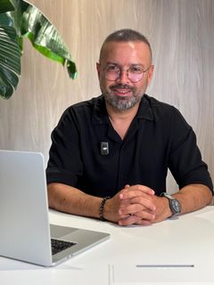  Ümit Akçakaya