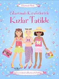 Çıkartmalı Kıyafetleriyle Kızlar Tatilde