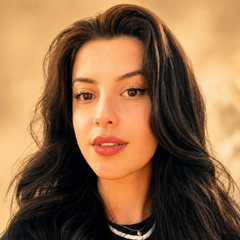  Gamze Hurşit