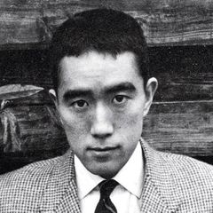  Yukio Mişima