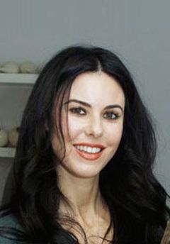  Defne Samyeli