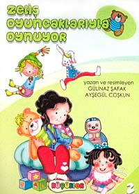 Zeliş Oyuncaklarıyla Oynuyor