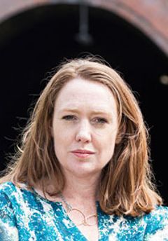  Paula Hawkins