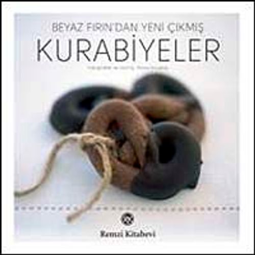 Beyaz Fırından Yeni Çıkmış Kurabiyeler