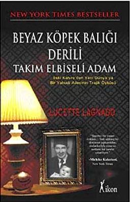 Beyaz Köpek Balığı Derili Takım Elbiseli Adam
