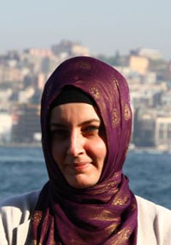  Ebru Olur