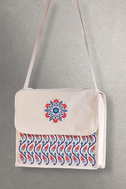 Postacı Bez Çanta - Çini Laleli