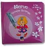 Merve Tırnağını Kestiriyor