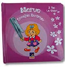 Merve Tırnağını Kestiriyor