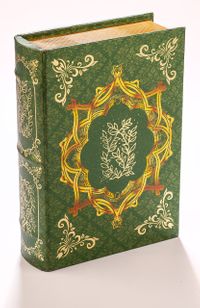 Kitap Şeklinde Yaldızlı Ahşap Kutu - Zeytin Dalı