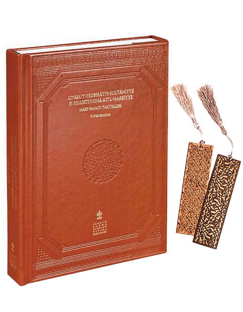 Kitabü't-Tedbirati's-Sultaniyye Fi Siyaseti's-Sına‘Ati'l-Harbiyye Harp Sanatı Taktikleri + Ahşap Ayraç - Osmanlı Desen + Ahşap Ayraç - Lale - Rölyef Cevizli