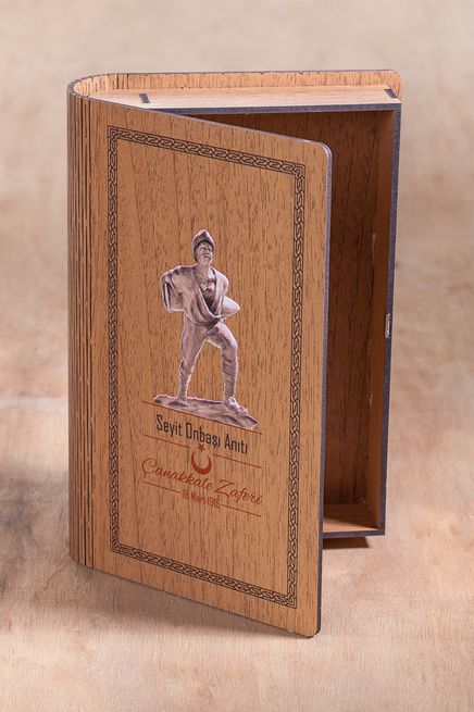 Kitap Şeklinde Mıknatıslı Ahşap Akordeon Kutu - Çanakkale Zaferi Seyit Onbaşı Anıtı