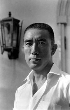  Yukio Mişima