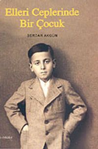 Elleri Ceplerinde Bir Çocuk