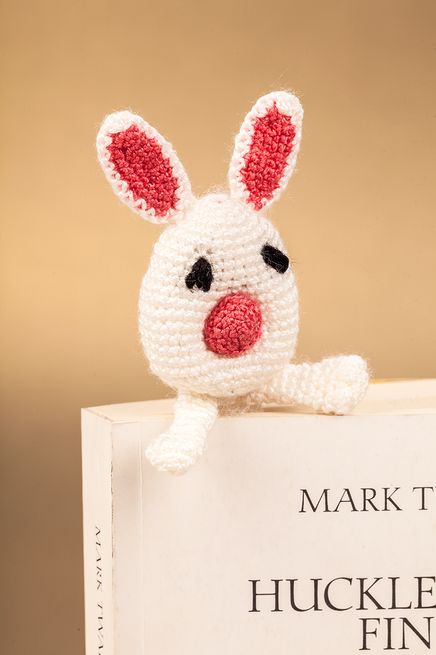 Amigurumi Beyaz Tavşan Kitap Ayracı